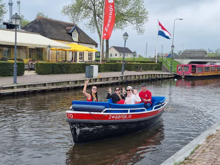 Giethoorn tour privado con barco abierto y capitán local