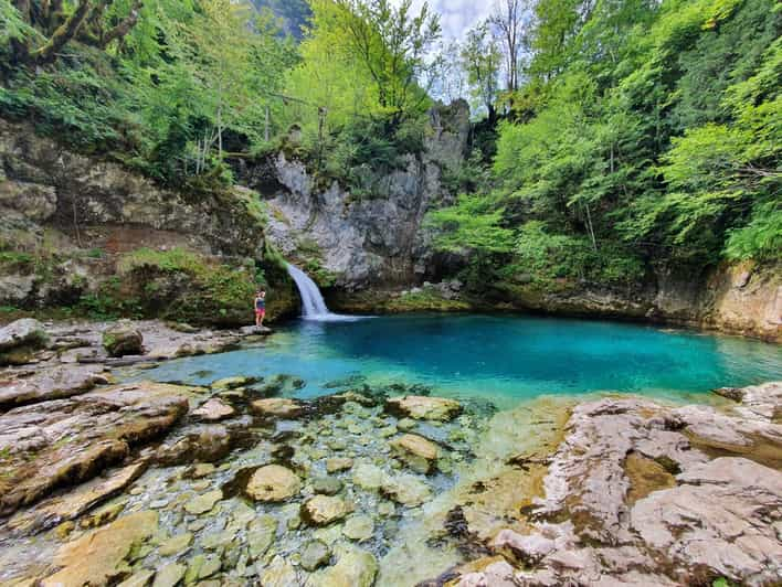 Desde Tirana/Durres: Explorando Theth, la Cascada y el Ojo Azul