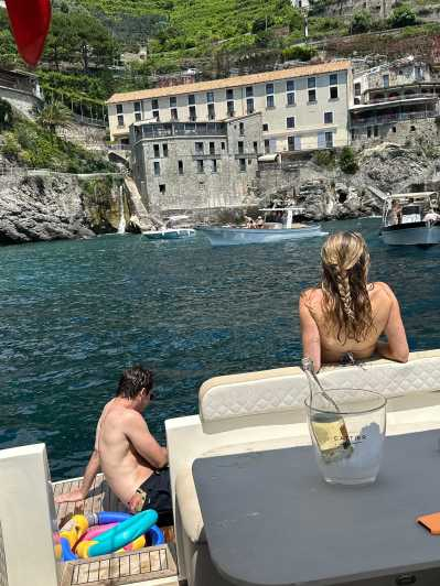 Tour en barco al atardecer Costa de Amalfi en grupo reducido con Aperitivo
