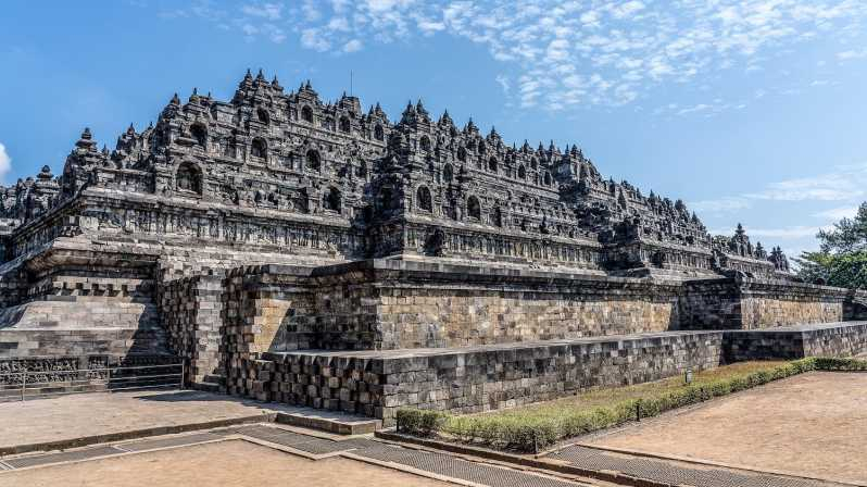 Yogyakarta: Odisea al Amanecer de Borobudur y Exploración de Templos