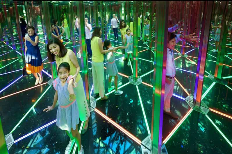 Joya del Aeropuerto de Changi: Entrada al Laberinto de los Espejos y al Canopy Park