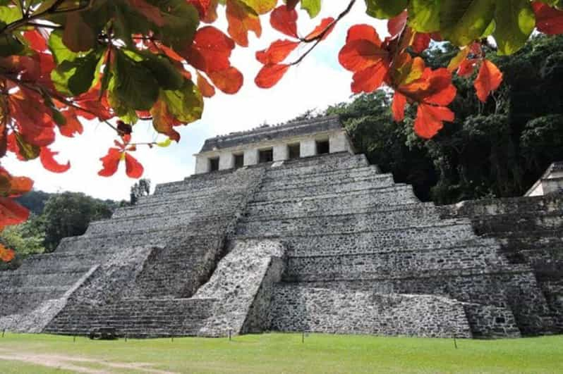 Zona arqueológica de Palenque desde Villahermosa o el aeropuerto