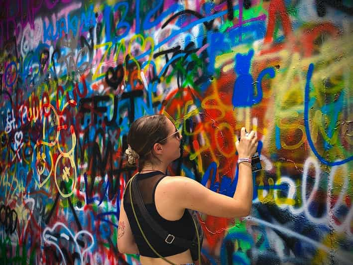 Medellín: Recorrido por la Comuna 13 con pintura en aerosol y helado