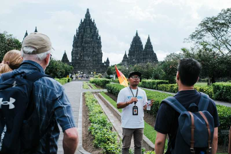 Yogyakarta: Visita a los templos de Borobudur y Prambanan con ascensión