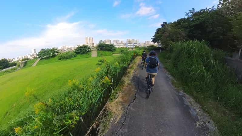 Shuri+Naha: Excursión en Bicicleta Explora el Patrimonio Acuático con E-Bike