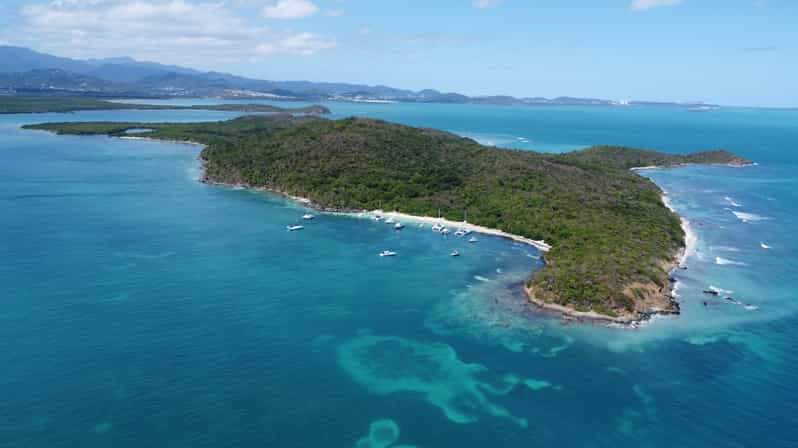 Desde Fajardo: Island Hop and Chill a bordo de un barco clásico