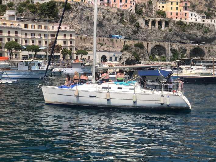 Desde Salerno Excursión de un día en velero por la Costa Amalfitana con almuerzo