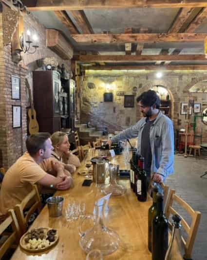 Cata de vinos georgianos en una bodega local de Batumi