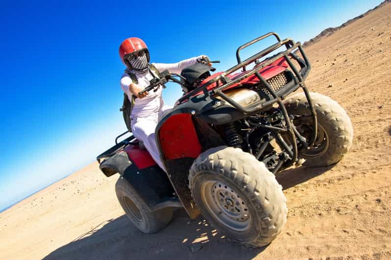 Makadi: Paseo privado en quad ATV, pueblo beduino y paseo en camello