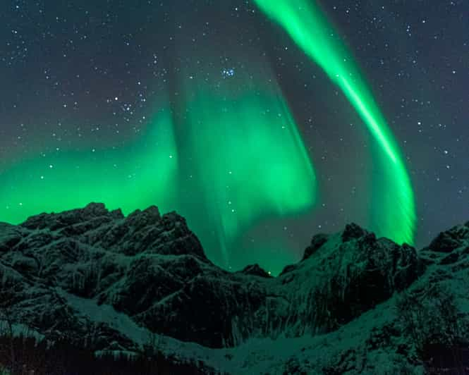 Svolvær: Caza de auroras boreales en Lofoten en furgoneta con aperitivos