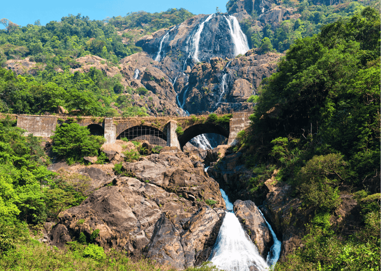 Espiritualidad de Goa con la Excursión de un Día a las Cataratas de Dudhsagar en coche