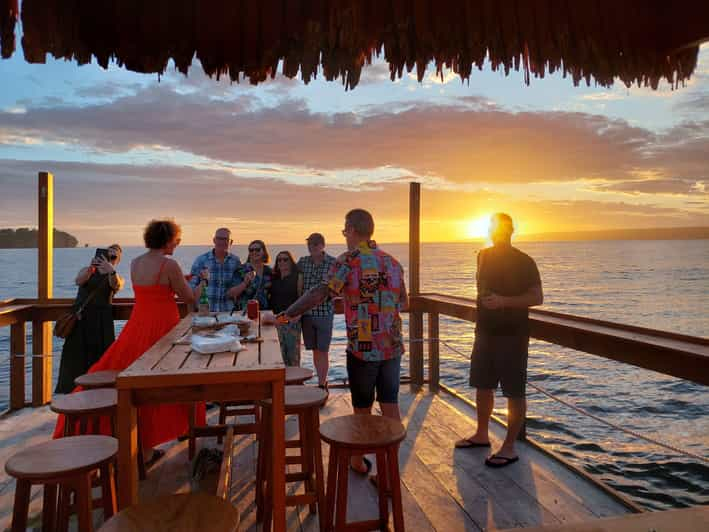 Vanuatu Watersports Port Vila: Crucero por el puerto Puesta de sol 1,5 h