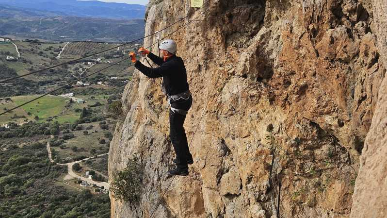 Desde Estepona: Vía Ferrata de Casares tour guiado de escalada
