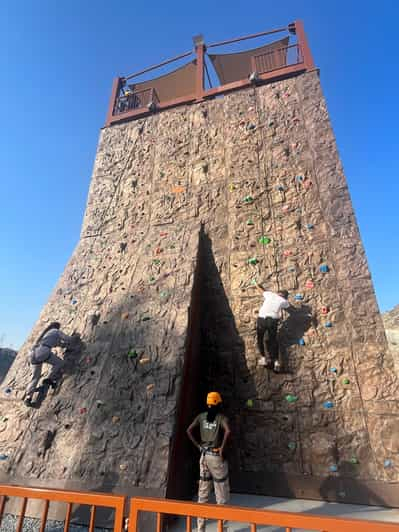 ESCALADA DE MURALLAS : Parque de Aventuras de Fujairah