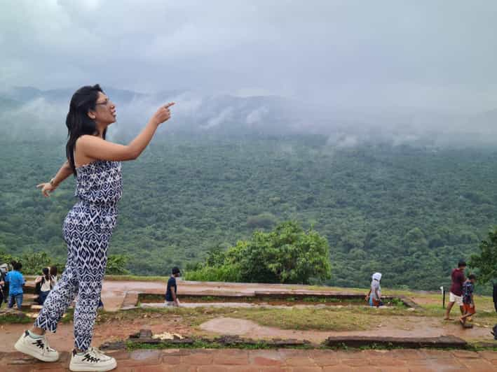 Excursión de un día de Kandy a Sigiriya, Dambulla y Parque Safari de Minneriya