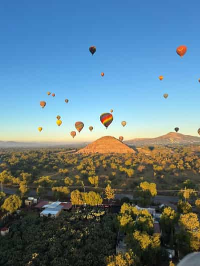 Inolvidable vuelo en globo sobre Teotihuacan y la cueva