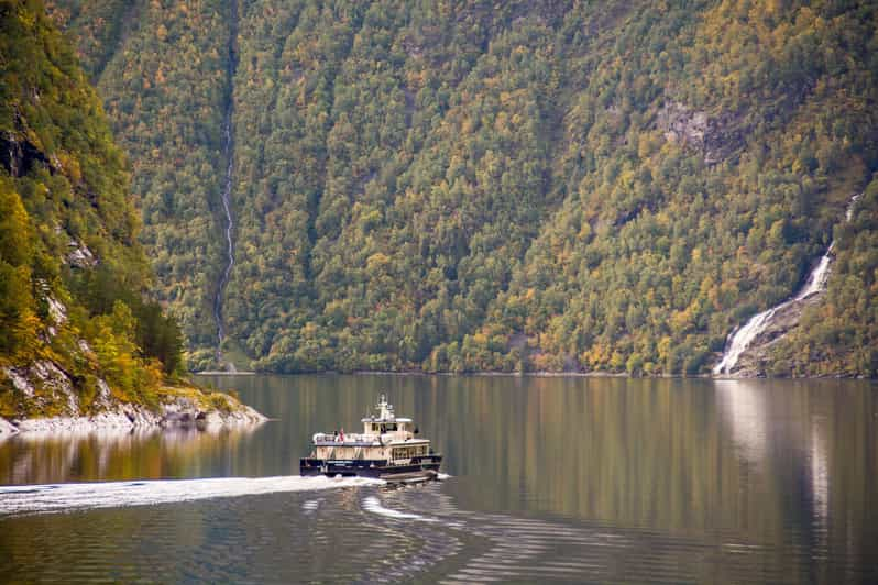 Geiranger Barco turístico de Geirangerfjord con audioguía