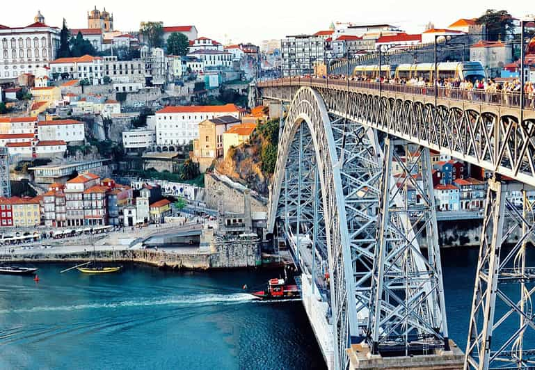 Lisboa a Oporto con Óbidos-Nazaré-Fátima-Coimbra-Aveiro