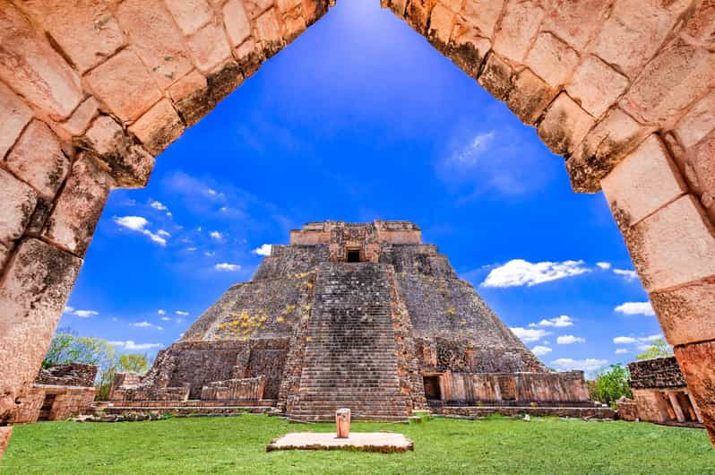 Mérida: Uxmal y Planetario Maya