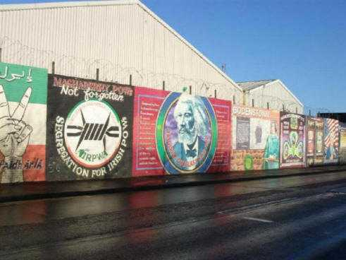 Tour de los murales de Belfast en taxi