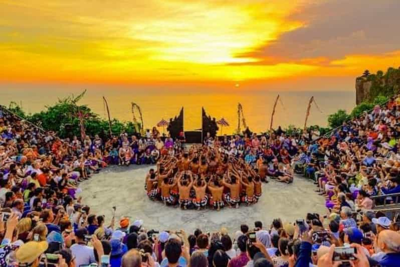 Templo uluwatu de Bali con la mejor danza todo incluido