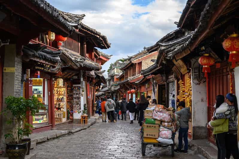 Excursión privada flexible de un día con almuerzo por lo más destacado de la ciudad de Lijiang