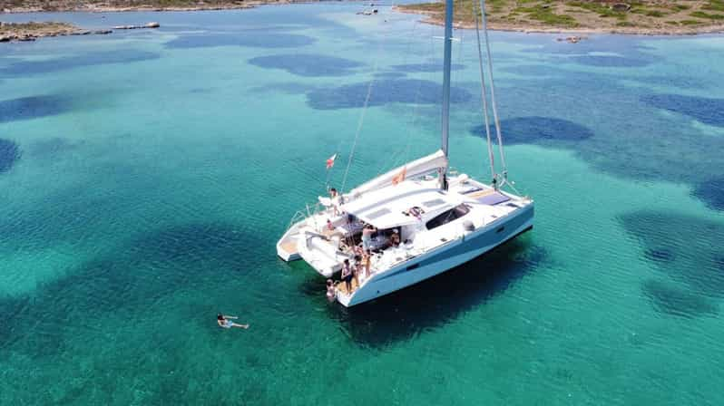 Golfo de Asinara: excursión de día completo en catamarán con almuerzo