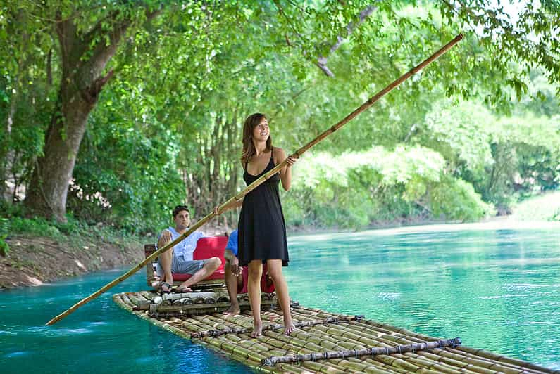 Experiencia en balsa por el río Martha Brae