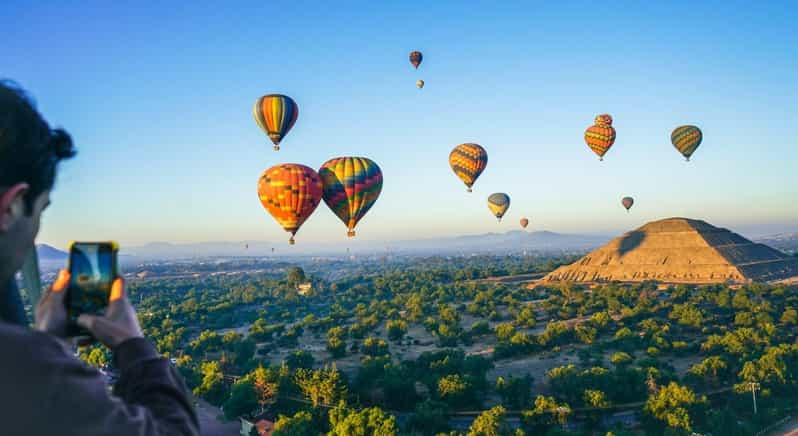 Vuelo en globo aerostático desde CDMX + desayuno cueva