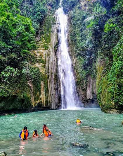 Moalboal: excursión de un día por las islas y las cataratas Mantayupan