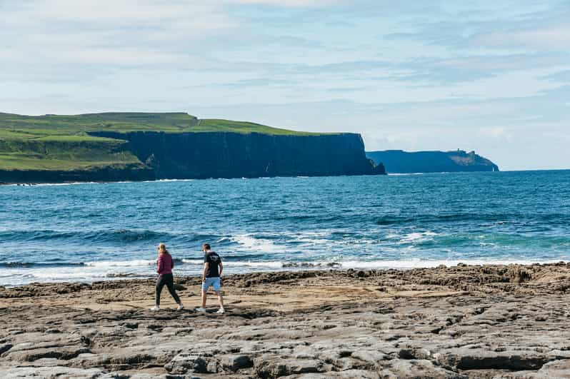 Desde Galway: Excursión de un día a las Islas Aran y los Acantilados de Moher