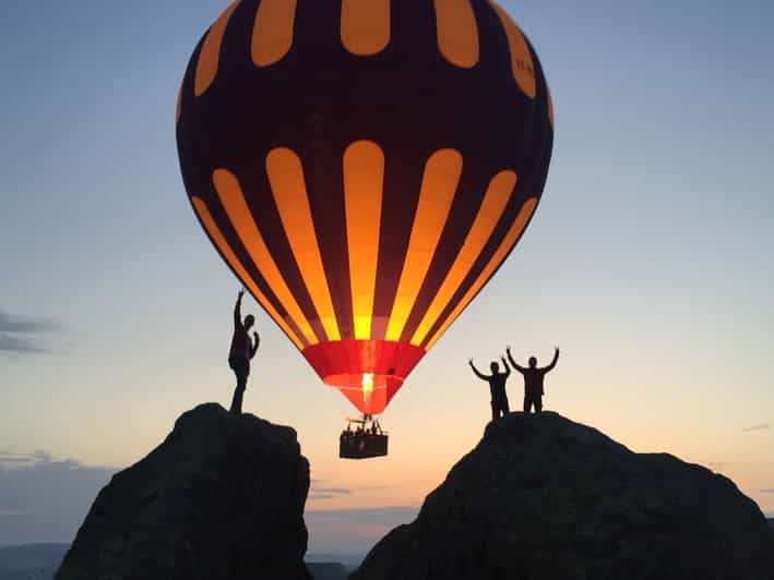 Capadocia: Experiencia de vuelo en globo aerostático al amanecer