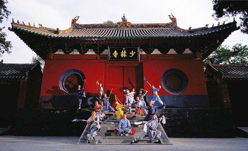 Zhengzhou: Tour privado al Templo Shaolin y las Grutas de Longmen