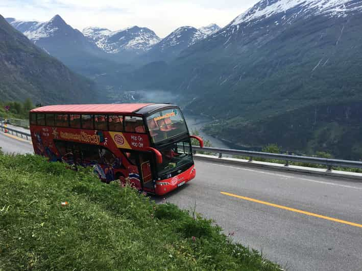 Geiranger: Visita guiada en autobús Hop-On Hop-Off