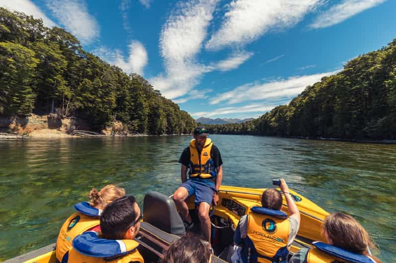 Fiordland: experiencia en lancha motora y caminata por la naturaleza desde Te Anau