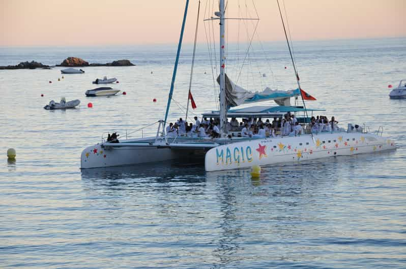 Desde Roses: crucero en catamarán al atardecer