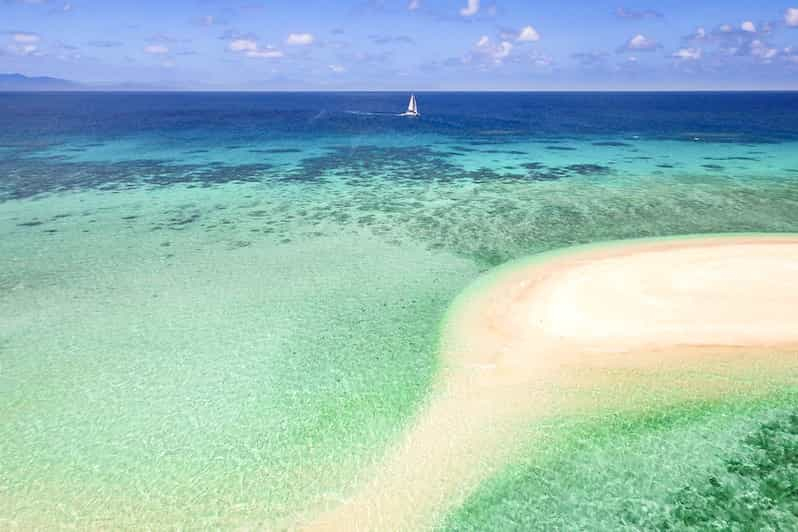 Desde Port Douglas Crucero por los Arrecifes Exteriores en Catamarán de Lujo