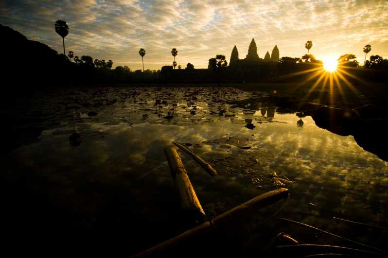Siem Reap: Amanecer en Angkor Wat y Desayuno con Champán