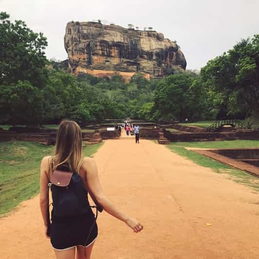 Desde Kandy Excursión de un día y Safari por Sigiriya y Dambulla