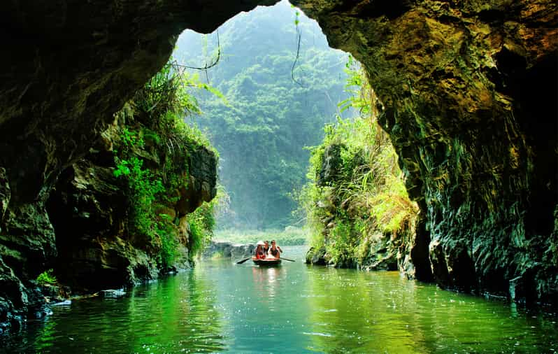 Hanoi: tour privado de Tam Coc de día completo con paseo en barco y almuerzo