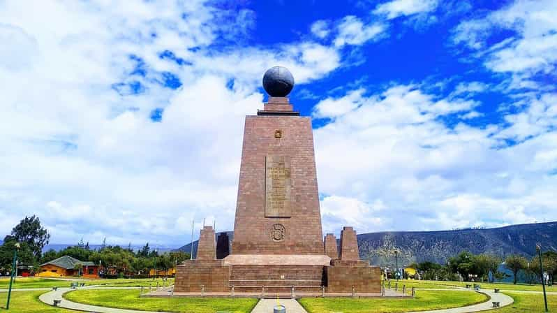 Quito: Cráter del Pululahua, Mitad del Mundo y Teleférico ...