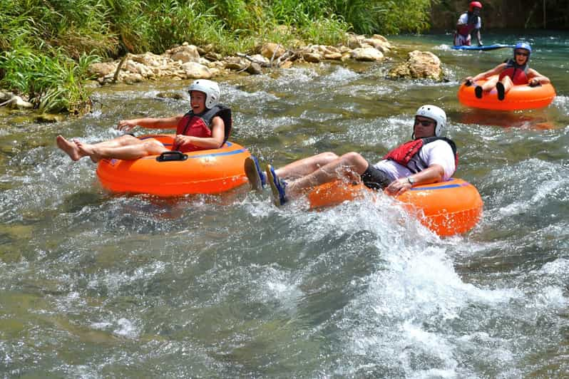 River Rapids Aventura en Tubo por el Río de la Selva