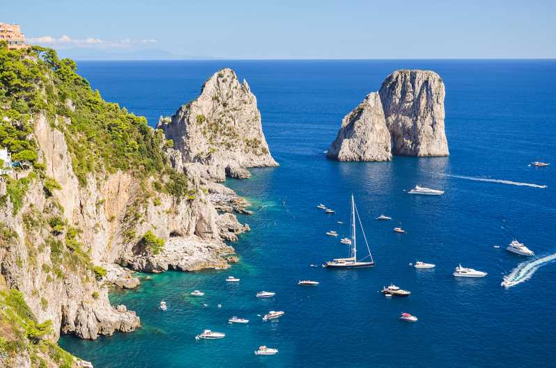 Desde Amalfi: Excursión de un día a Capri en barco privado con bebidas