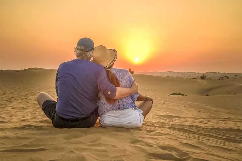 Doha: Safari por el desierto al atardecer con paseo en camello y Sandboarding