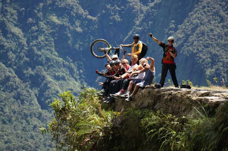 La Paz: En bicicleta de montaña por la carretera más peligrosa del mundo