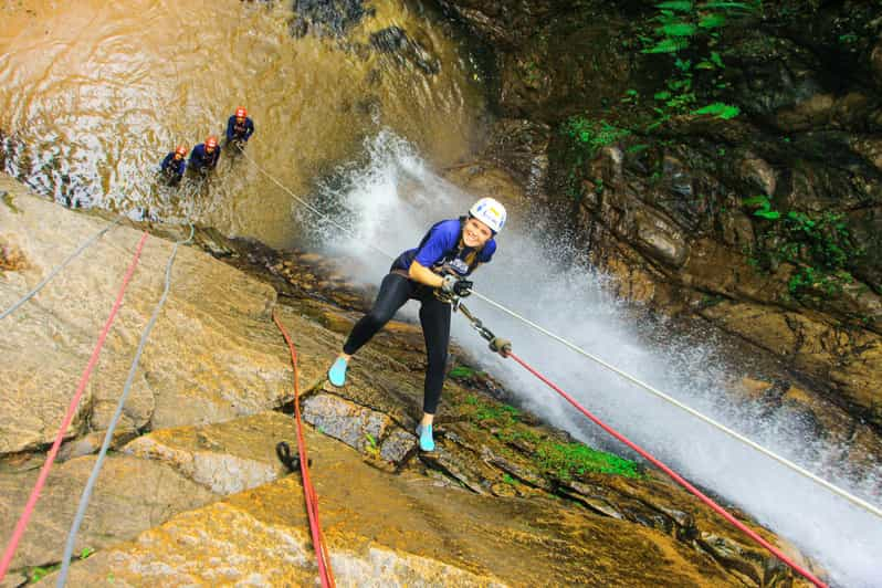 Aventura al aire libre en tirolina