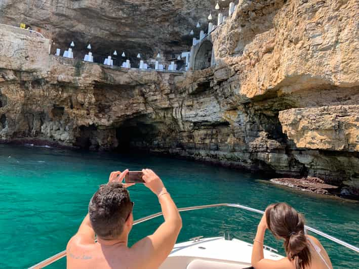 Polignano a Mare: Tour en barco cueva con aperitivo