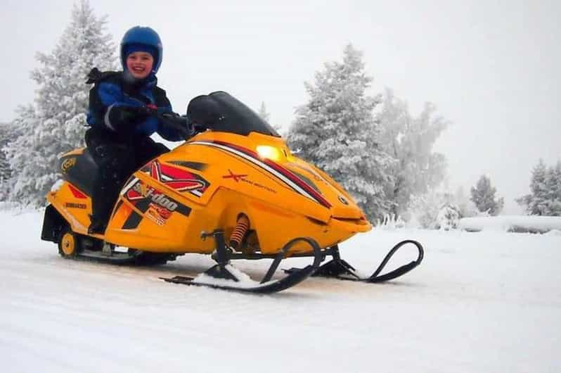 Levi: Safari familiar en moto de nieve por Laponia