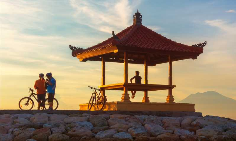 Sanur: Excursión de medio día en bicicleta por la playa al amanecer