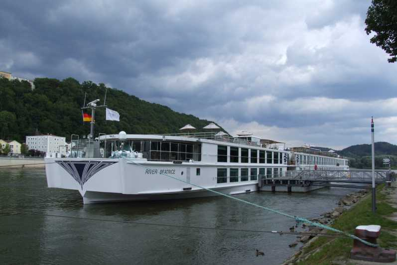 Passau: Traslado privado de ida a Praga